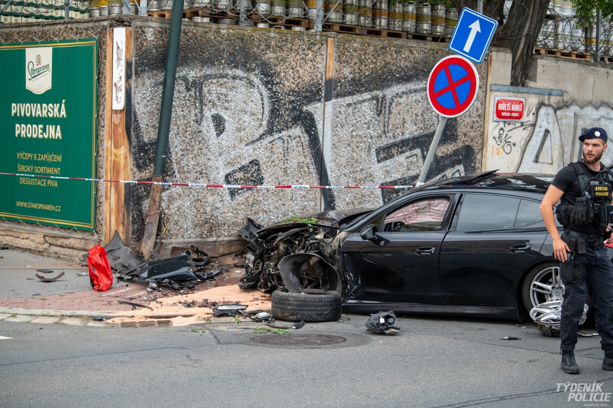 Azərbaycanlı Çexiyada "Porsche" ilə ağır qəza törətdi - FOTO