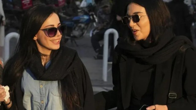 İranda qadın işçilərə görə şirkət BAĞLANDI