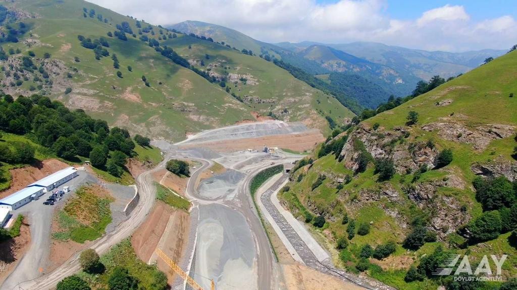 Toğanalı-Kəlbəcər-İstisu yolunun və 5 tunelin inşası davam edir 