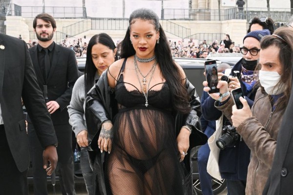 Rihanna ikinci dəfə ana oldu