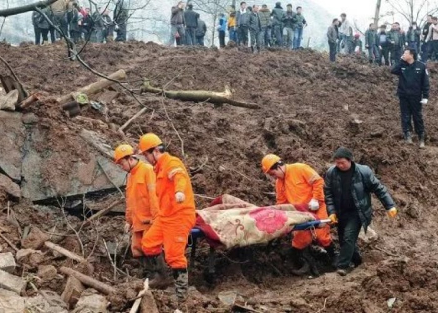 Çində torpaq sürüşməsi nəticəsində ölənlərin sayı 21-ə çatıb 