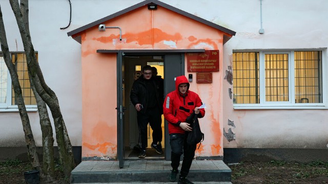 Rusiyada hərbi komissarlığa “Molotov kokteyli” ATILDI