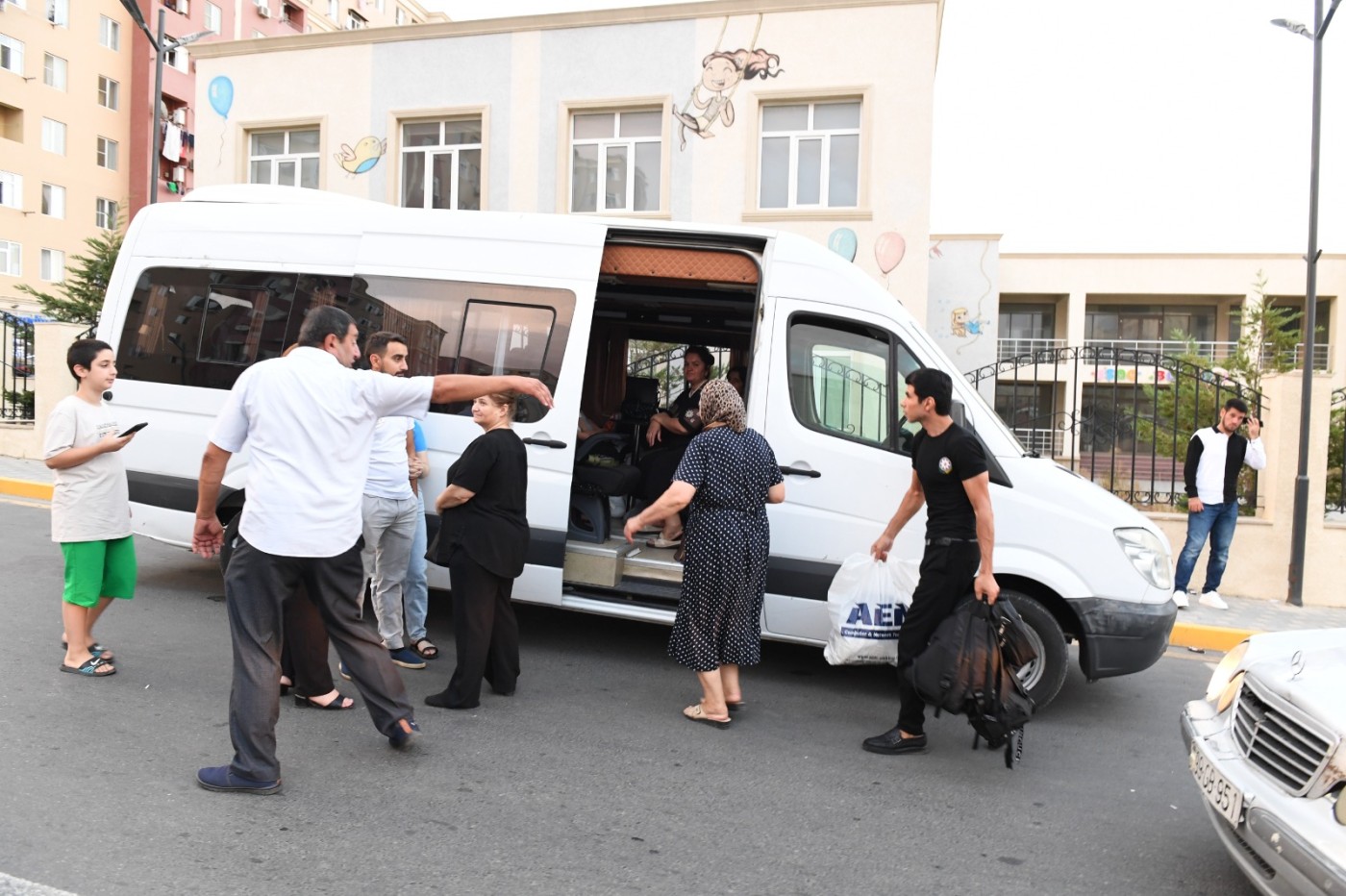 Füzuliyə köçürülən ailələrə mənzillərinin açarları təqdim edildi - YENİLƏNİB