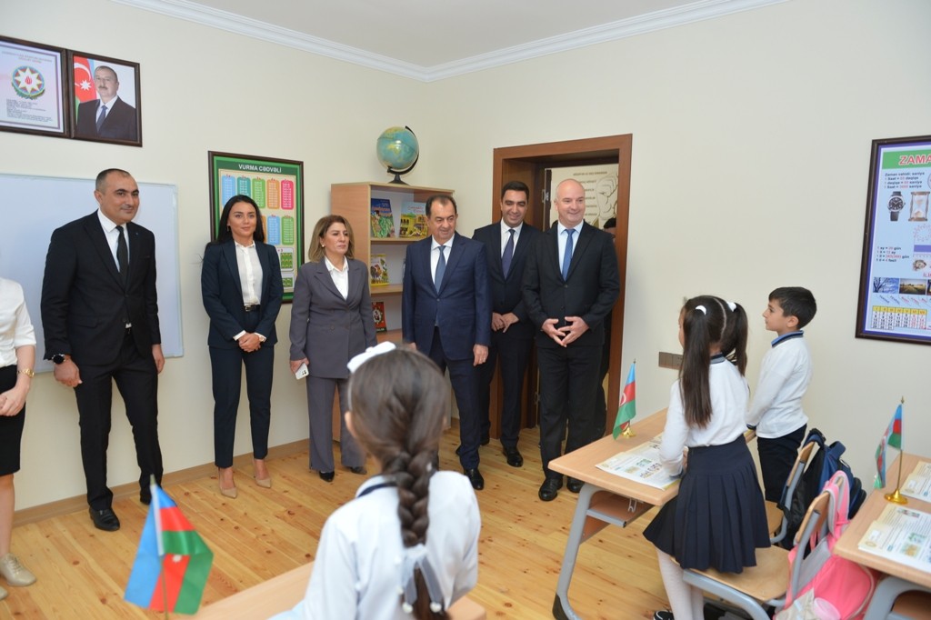 Taleh Qaraşov orta məktəbin açılış mərasimində iştirak etdi - FOTOLAR