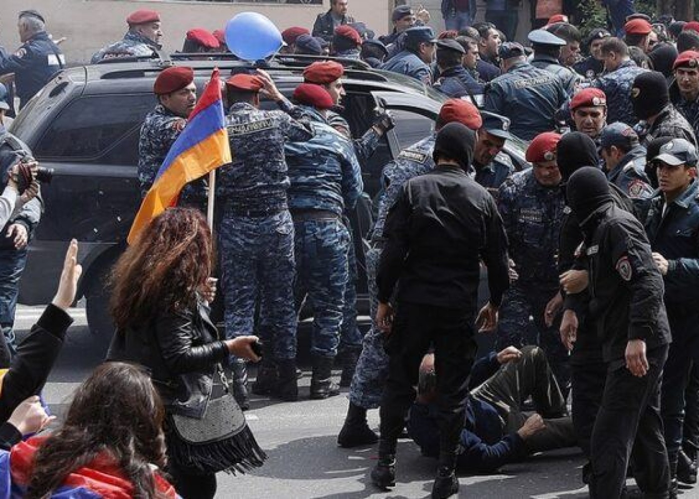 Ermənistanda etiraz aksiyalarında 36 nəfər yaralanıb