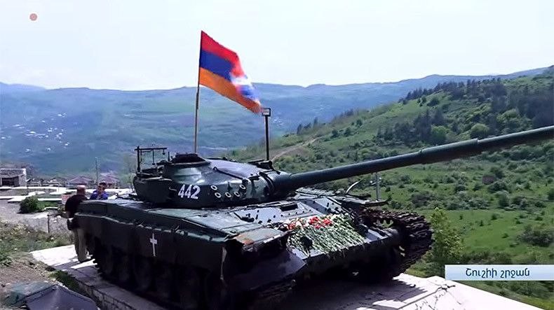 Ermənilərin Şuşanın girişindəki tankı söküldü - VİDEO
