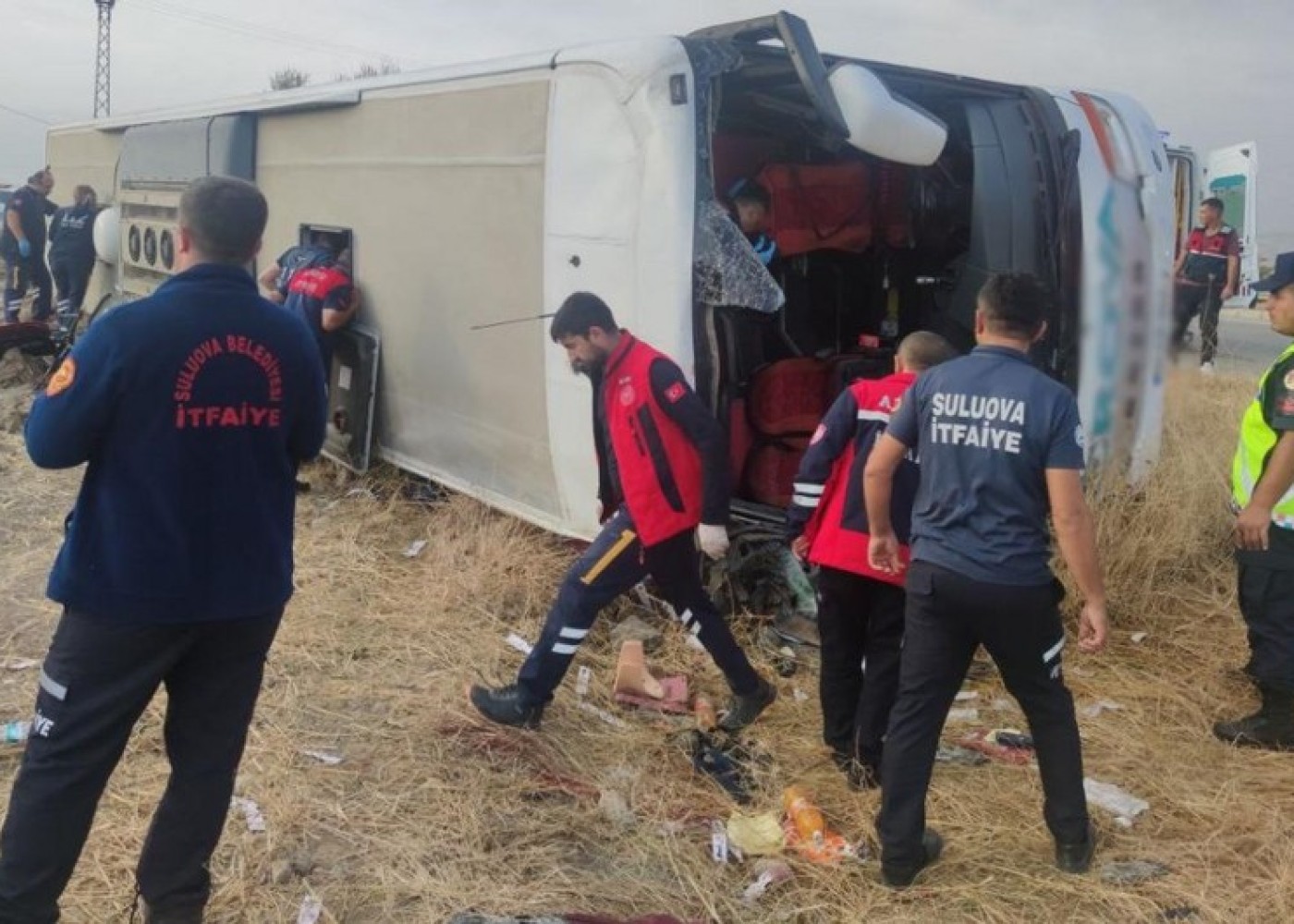 Türkiyədə avtobus aşıb, 5 nəfər ölüb, 30 nəfəryaralanıb