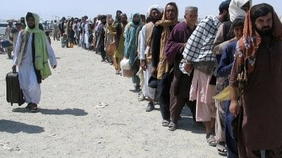 Pakistan əfqan miqrantları deportasiya edir