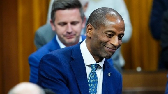 Kanadada parlamentə ilk dəfə qaradərilisədr seçildi