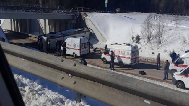 İtaliyada avtobus yerüstü keçiddən aşdı- 20 ölü, 40 yaralı (VİDEO)