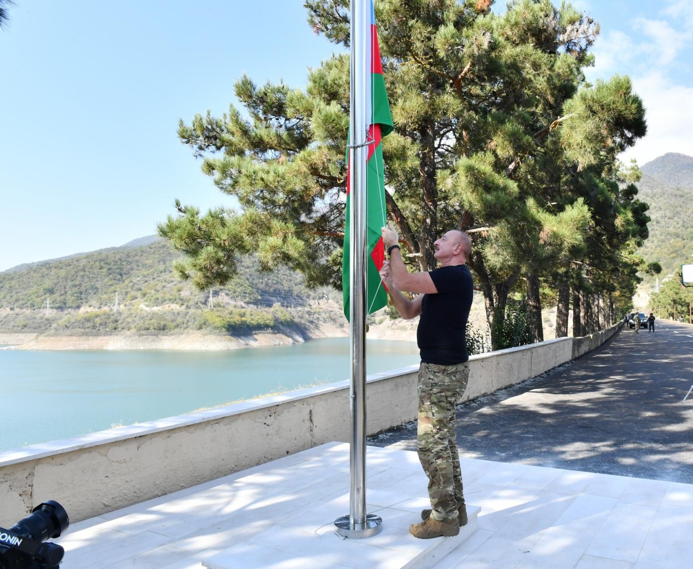 Prezident Sərsəng su anbarının ərazisində bayrağımızı UCALTDI - YENİLƏNİB