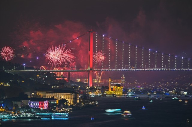 Atatürk İstanbul səmasında - FOTO/VİDEO