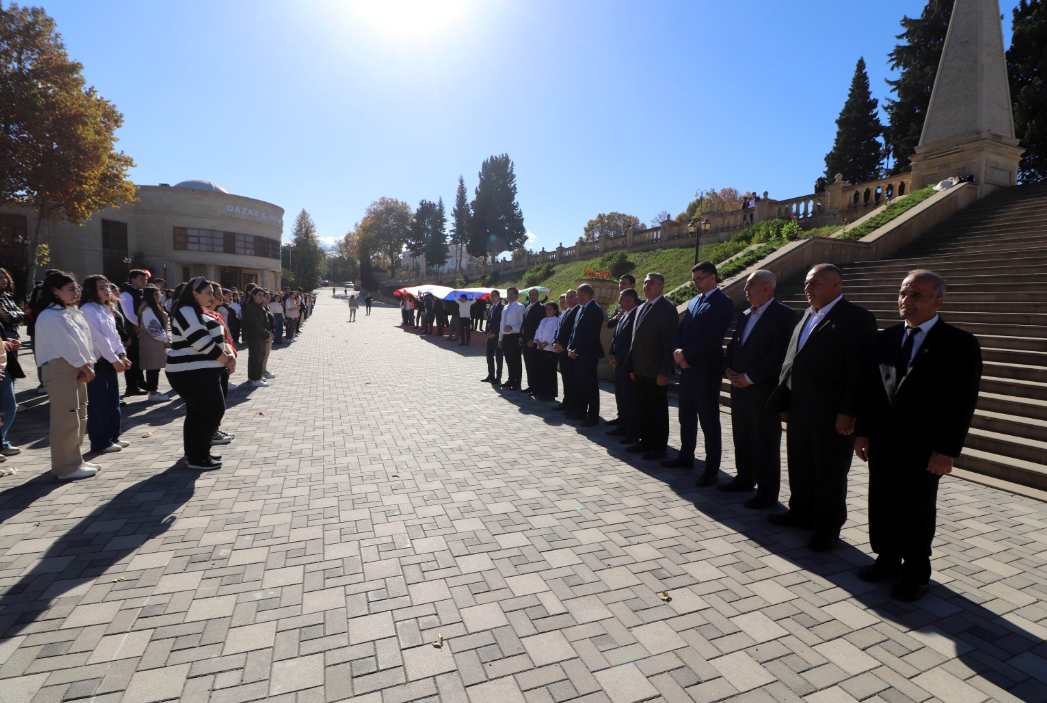 Qazaxda Zəfər Gününə həsr olunmuş fləşmob keçirildi - FOTOLAR