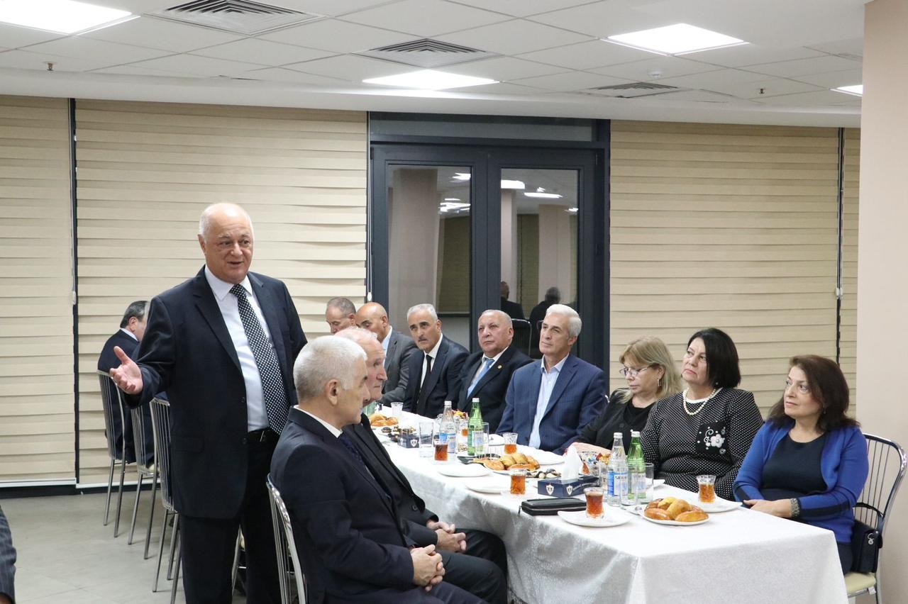 Kamran Əliyev Prokurorluğun veteranları ilə görüşdü - FOTOLAR
