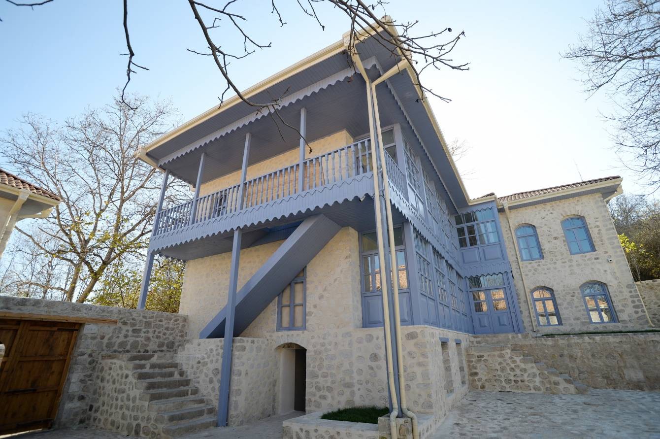 Prezident və birinci xanım Şuşada “Yasəmən” hotelinin açılışında (FOTOLAR)