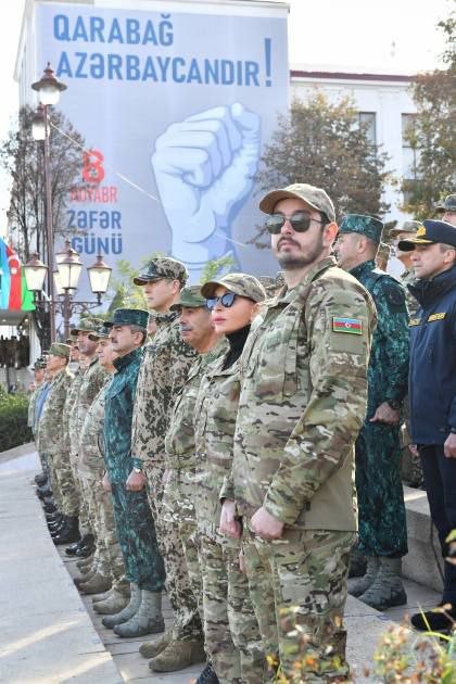 Prezident və birinci xanım Xankəndi şəhərində keçirilən hərbi paradda iştirak ediblər - YENİLƏNİB (FOTO)