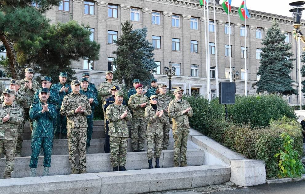 Prezident və birinci xanım Xankəndi şəhərində keçirilən hərbi paradda iştirak ediblər - YENİLƏNİB (FOTO)