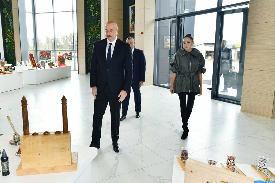 İlham Əliyev və xanımı “DOST EVİ” filialının açılışında - FOTOLAR (YENİLƏNİB)