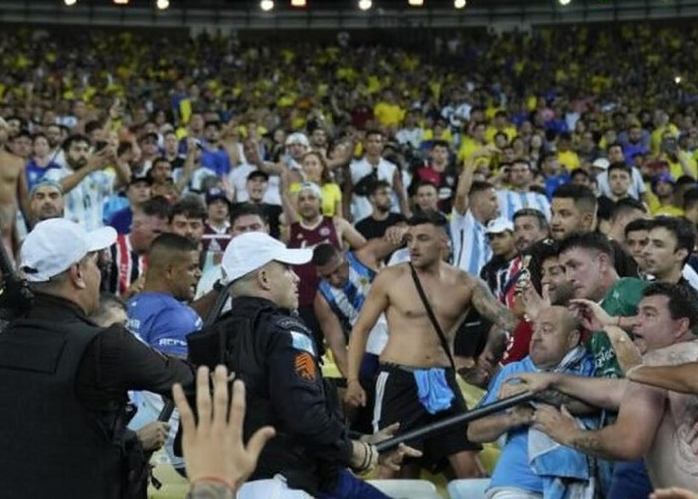 "Polislərin insanları necə döydüyünü gördük" - Messi (FOTO)
