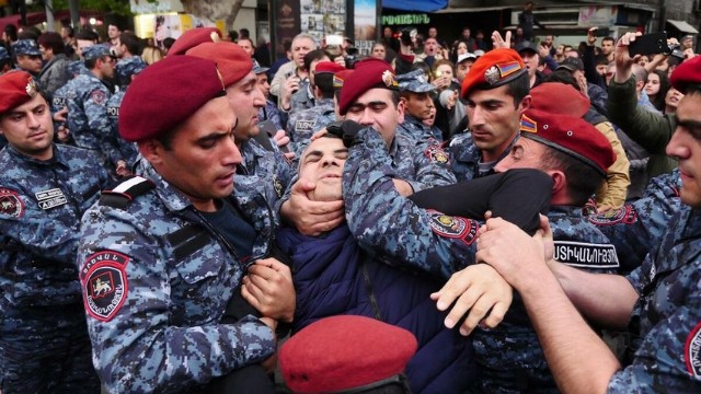 Polislə Paşinyan əleyhdarları arasında qarşıdurma:Bir neçə nəfər saxlanıldı