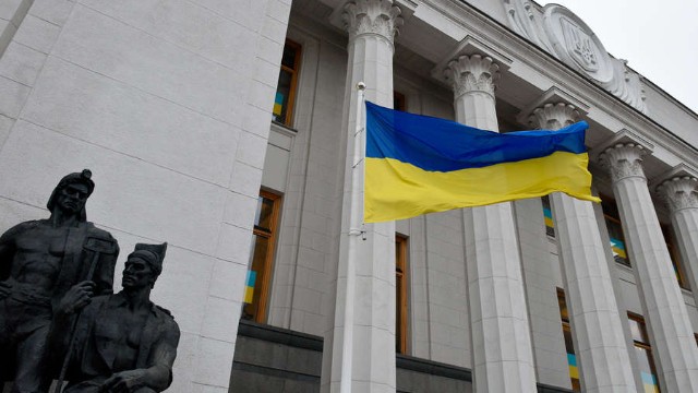 Ali Rada Ukraynada prezidentseçkilərini ləğv etdi