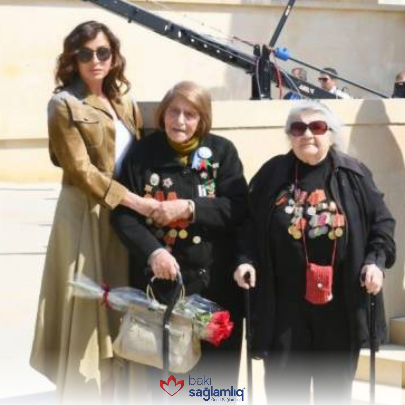 102 yaşlı veteran qadın Bakı Sağlamlıq Mərkəzində müalicə olundu - FOTOLAR