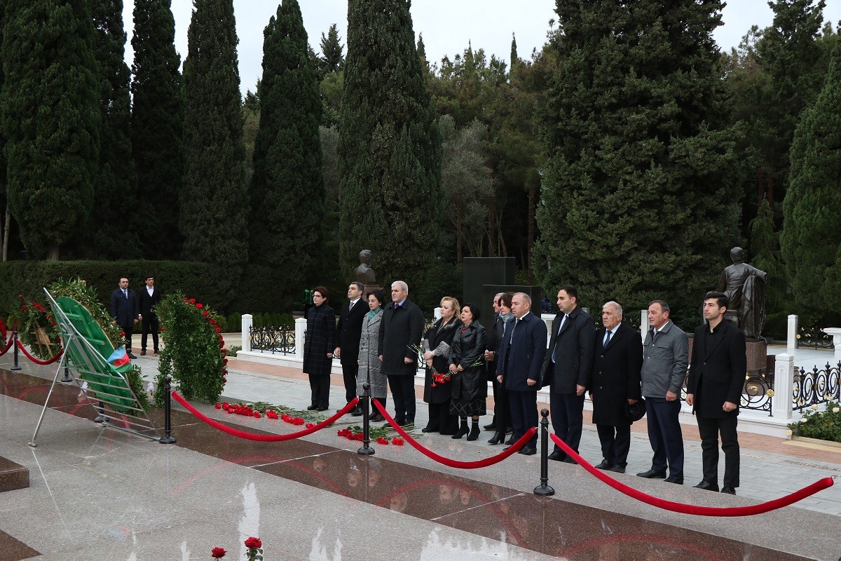 AzMİU-da Ümummilli Lider Heydər Əliyevin anım günü keçirilib - FOTOLAR