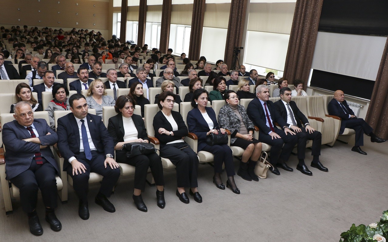 AzMİU-da Ümummilli Lider Heydər Əliyevin anım günü keçirilib - FOTOLAR