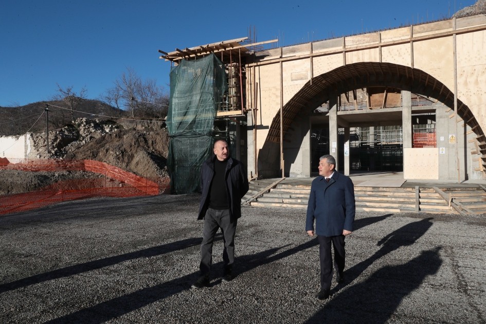 Prezident Daşaltı kənd məscidinin tikintisi ilə tanış oldu - FOTOLAR