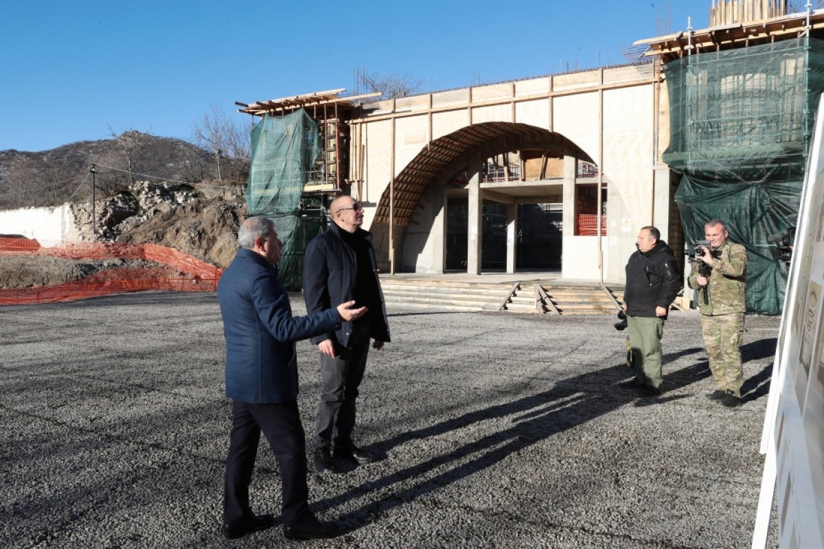 Prezident Daşaltı kənd məscidinin tikintisi ilə tanış oldu - FOTOLAR