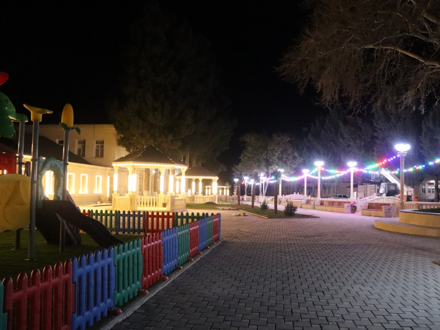Samuxda Heydər Əliyev prospektindəki mərkəzi park yenidən qurulur - FOTOLAR