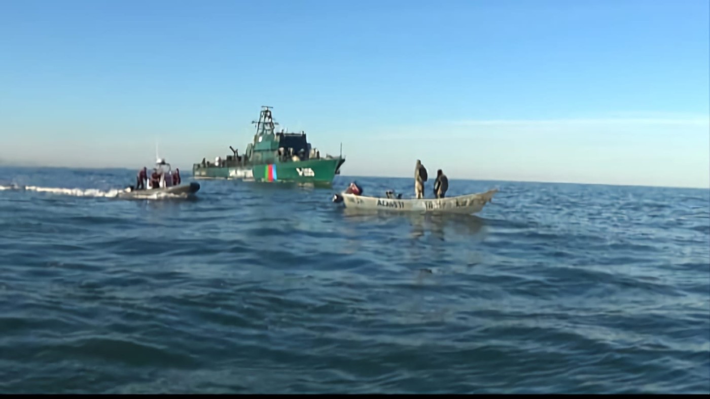 Dənizdə batmaqda olan balıqçılar xilas edildi - FOTO