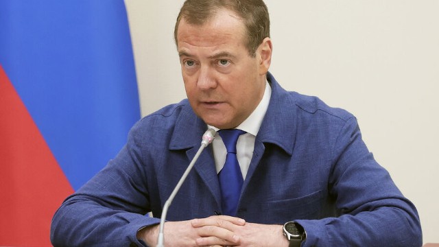 "Rusiya qoruyucu kordon yaratmalıdır" -Medvedev