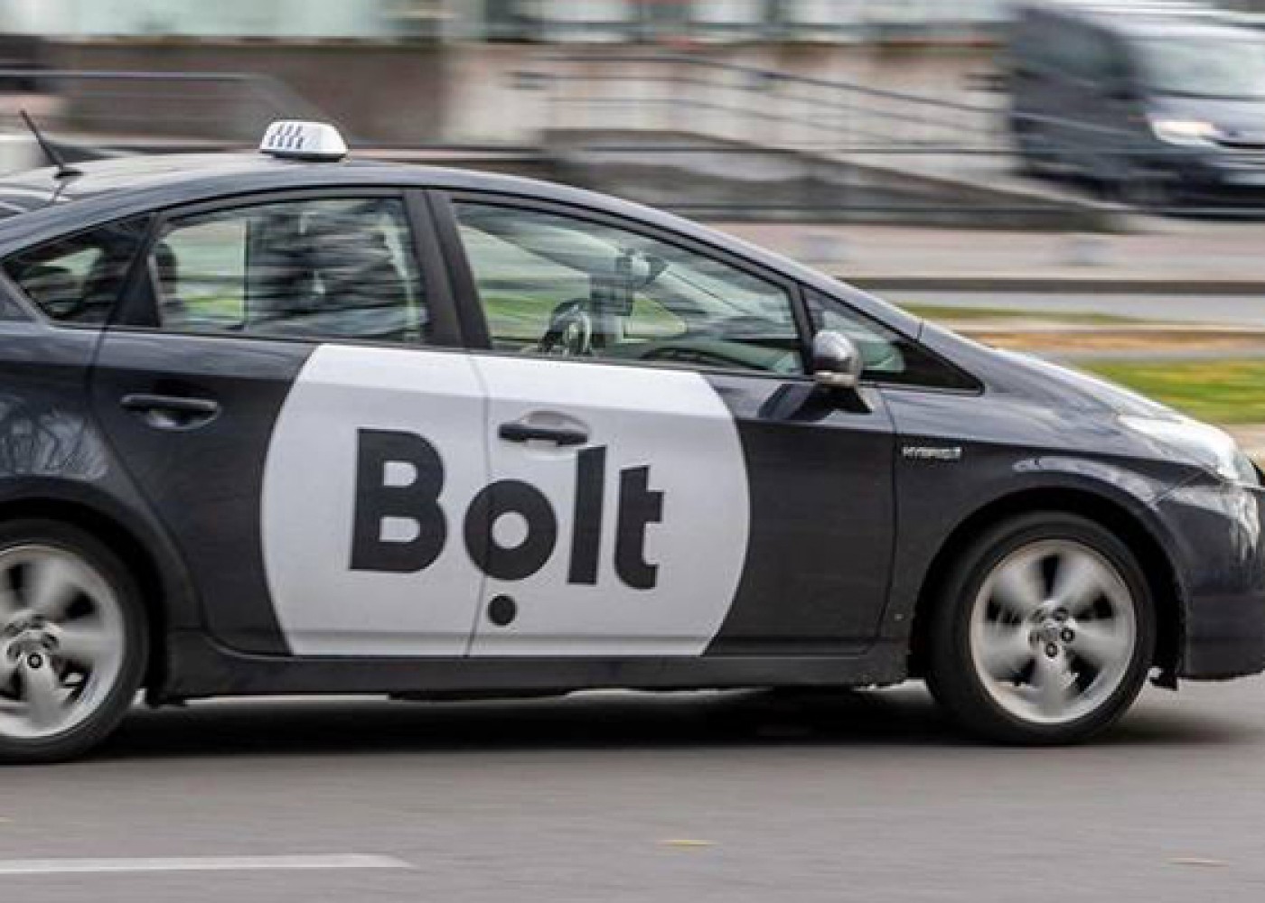 "Bolt"un sürücüsü maşını və müştəriləri yolda qoyub getdi -VİDEO