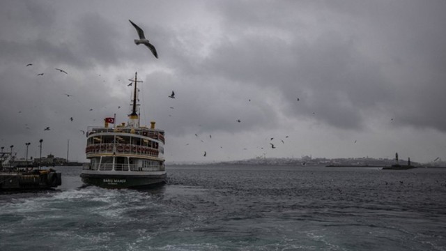 Duman İstanbulda nəqliyyatı iflic etdi - FOTOLAR