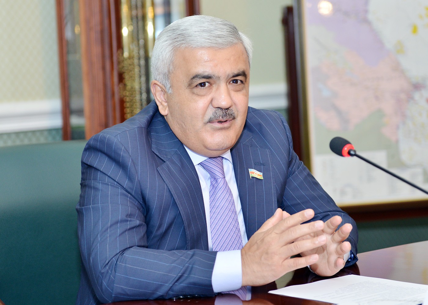 Rövnəq Abdullayev AFFA prezidenti postundangedir