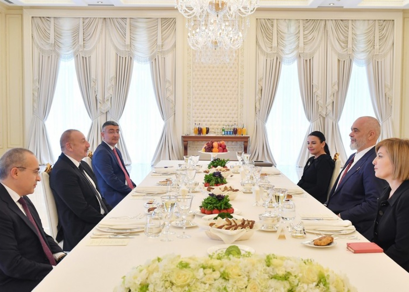 Prezidentin Albaniyanın Baş naziri ilə geniş tərkibdə görüşü oldu- FOTO