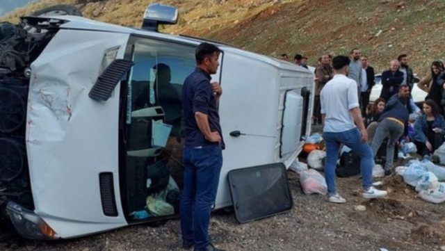 Türkiyədə mikroavtobus qəzaya uğradı -Yaralananlar var