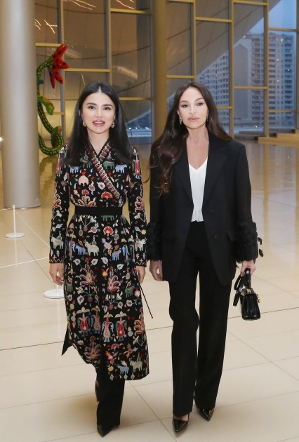 Mehriban Əliyeva və Saida Mirziyoyeva sərginin açılışında - FOTOLAR