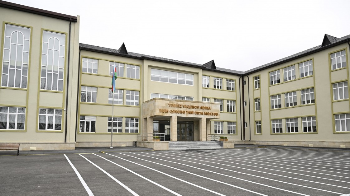 Bum qəsəbəsində tam orta məktəbin yeni binası istifadəyə verildi - FOTOLAR