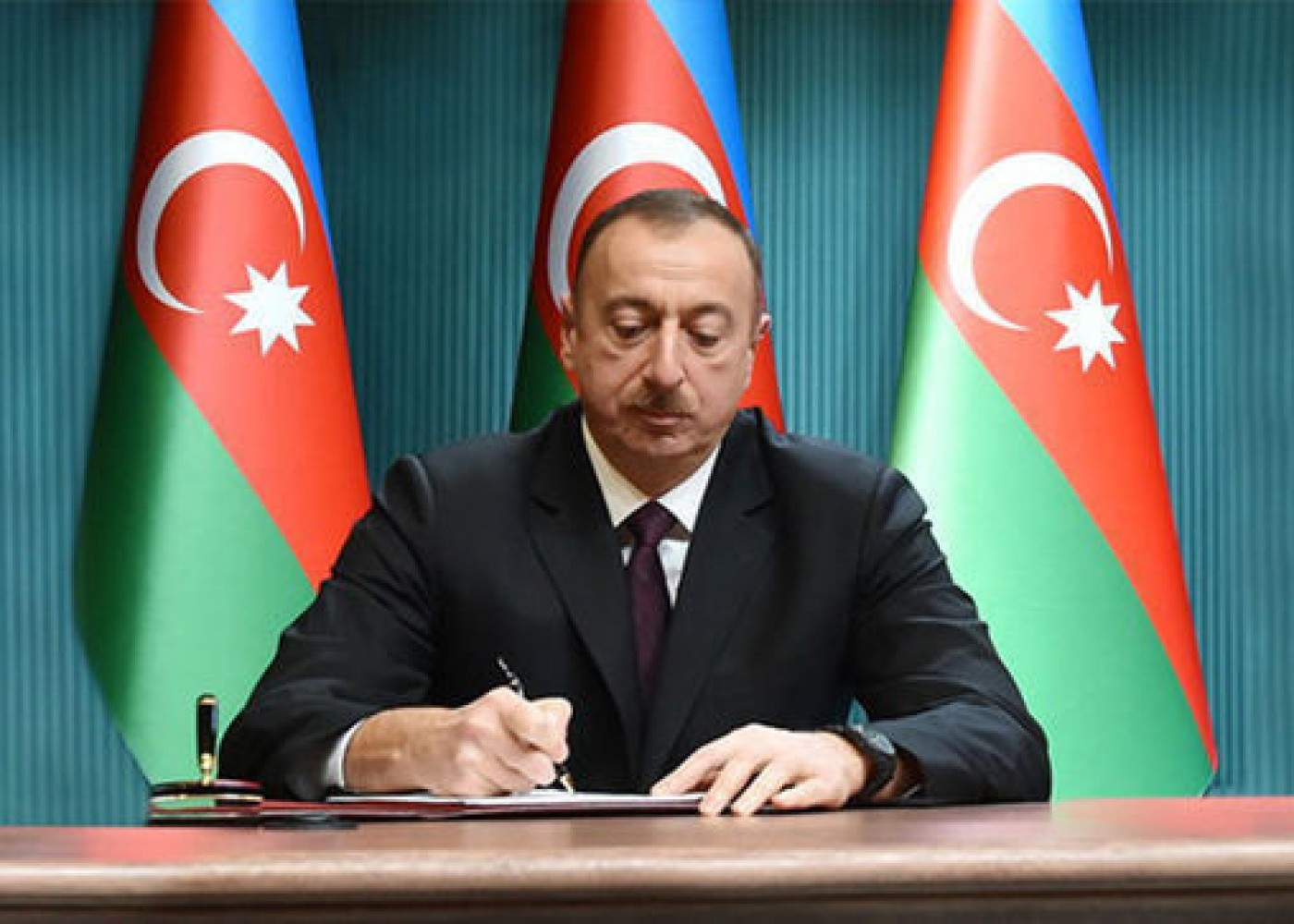 İlham Əliyev Gürcüstan ilə imzalanmış protokolu təsdiqlədi