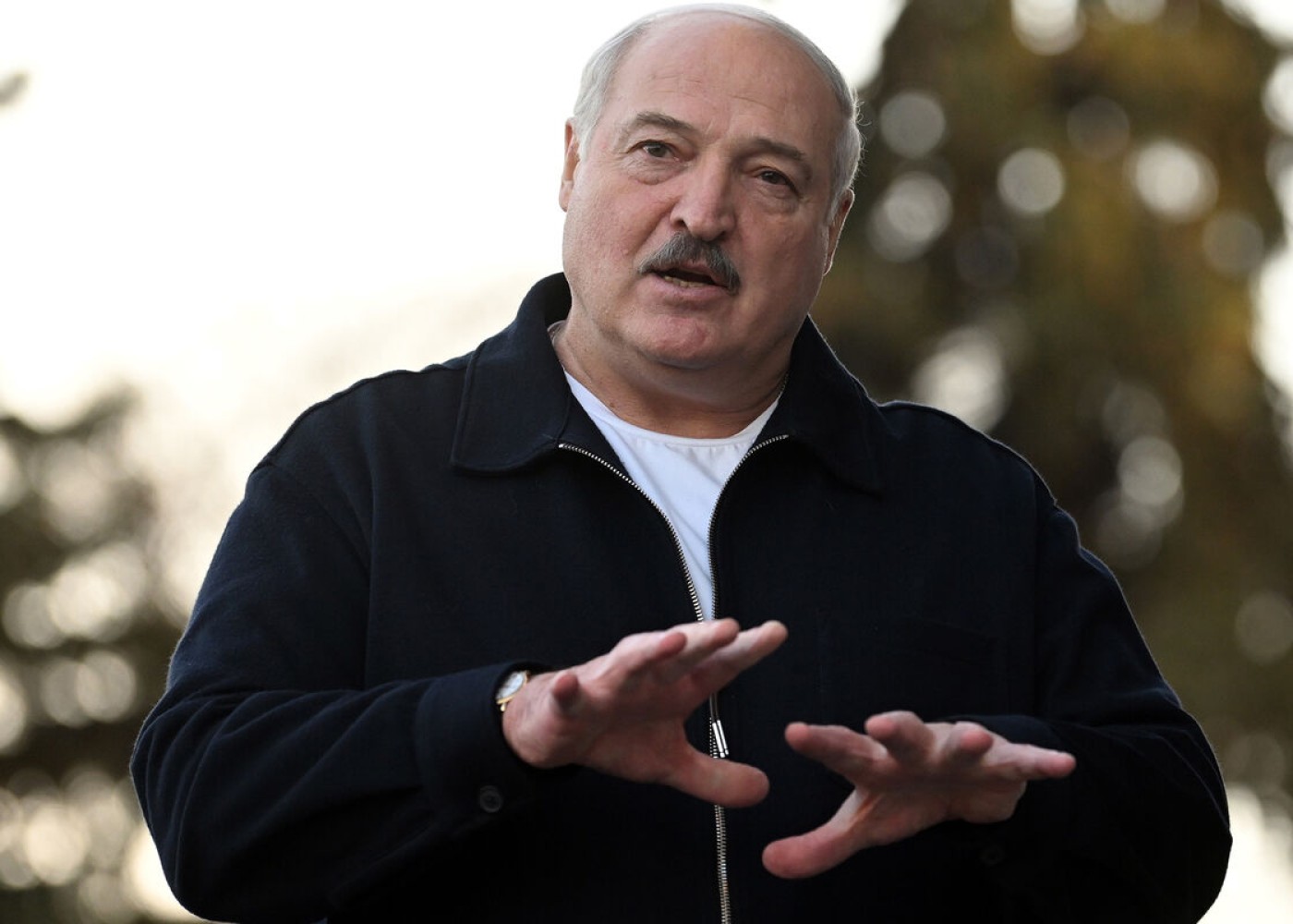 "Dollar və avro lazımsız valyutalardır" - Lukaşenko