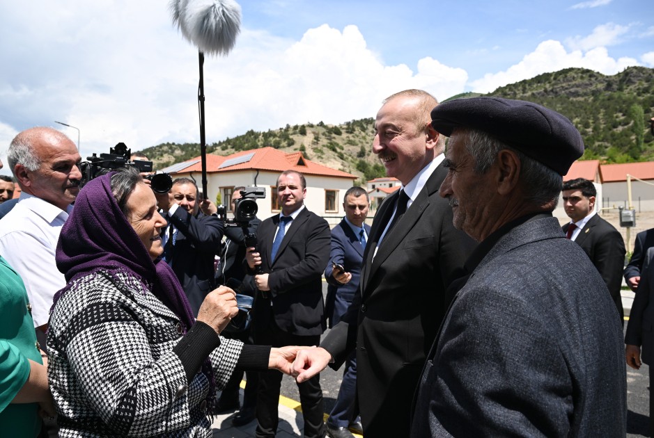 Prezident Sus kəndinə köçmüş sakinlərlə görüşdü - FOTOLAR (VİDEO)
