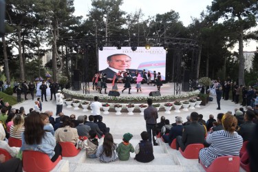 Xətai rayonunda Heydər Əliyevə həsr edilmiş konsert keçirilib - FOTOLAR (VİDEO)