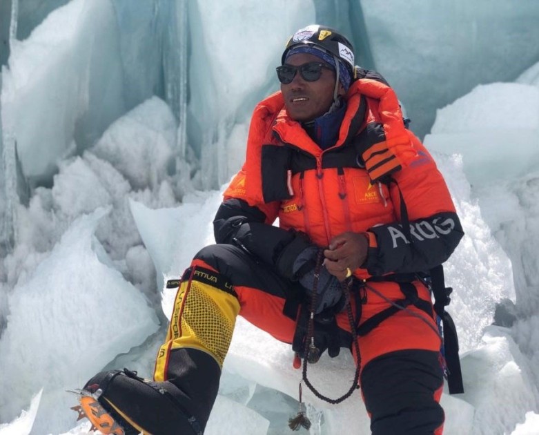 Nepallı alpinist Everesti 29-cu dəfə fəth edərək öz rekordunu YENİLƏDİ - FOTO