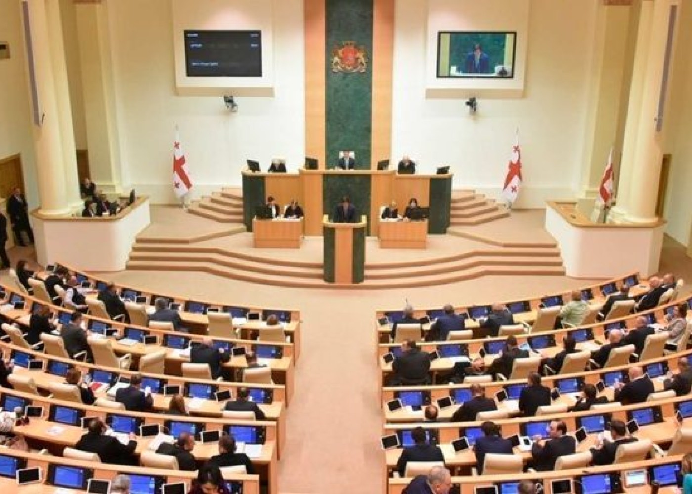 Gürcüstan parlamenti mübahisəli qanun layihəsiniqəbul etdi
