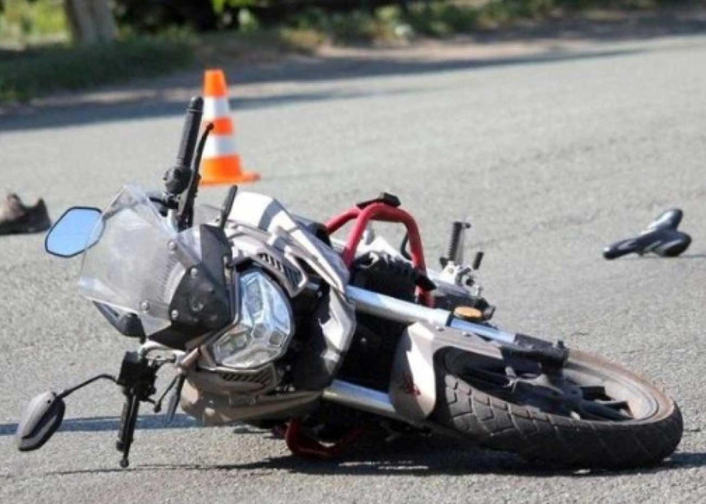Gəncədə motosiklet divara çırpıldı -sürücü xəsarət aldı