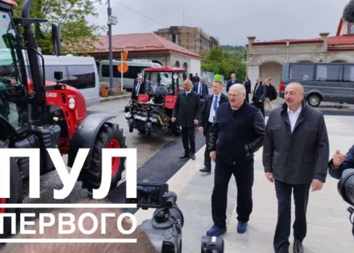 Lukaşenko İlham Əliyevə traktor hədiyyə etdi- FOTOLAR