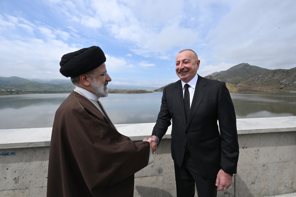 İlham Əliyev sərhəddə İran Prezidenti ilə görüşdü - FOTOLAR (YENİLƏNİB)
