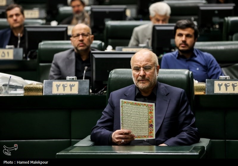 İranlı deputatlar parlamentin iclasında  - FOTOLAR